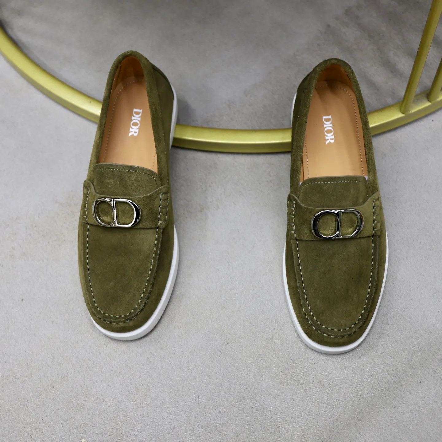 Ex-factory price: 540🙅‍♂️🙅‍♂️🙅‍♂️ Brand: Dior DIOR Standard code: Men's code 38/44 (45 can be customized) Grade: Same as the official website Material: Original cowhide stitching, cowhide lining, original TPU wear-resistant soft outsole Style categories: Leisure and sports version, footwear for driving, young fashion, European and American trends, British style Color: actual picture color